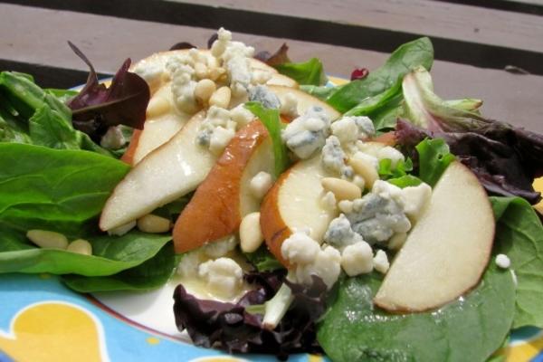 peer en stilton (of asiago) salade