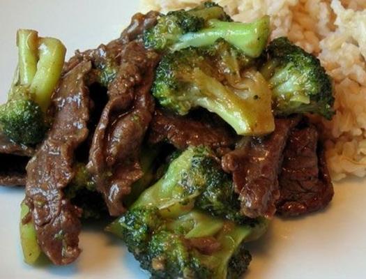 koekenpan rundvlees en broccoli