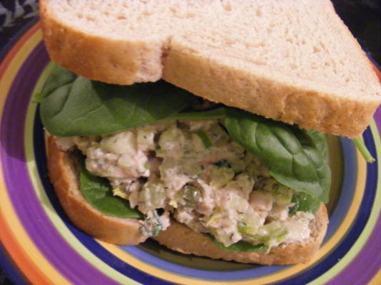 sandwich met tonijn, selderie en dille (21 dagen durend dieet: dag 15)