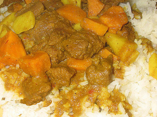 rundvlees en zoete aardappel curry
