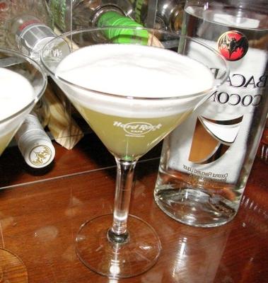 's werelds gemakkelijkste rummartini van pina colada