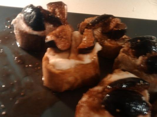 crostini met warme geitenkaas en balsamicoap