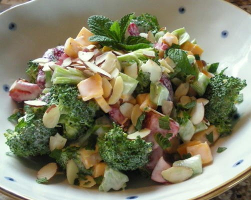 aardbei en broccoli salade