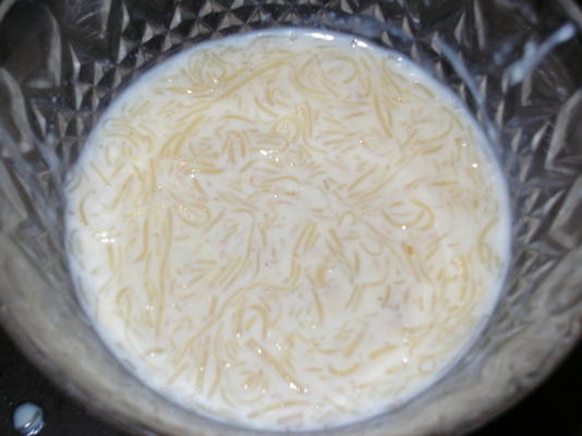 seviyaan (vermicelli-melkpudding)