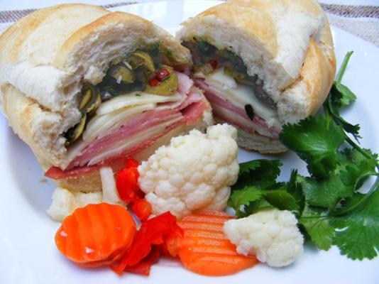 muffuletta sandwich (schlotzsky-stijl)