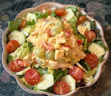 curried kip salade met fruit en groenten