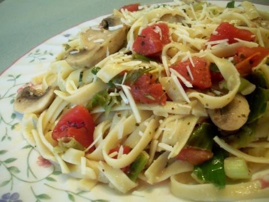 fettuccini met knoflook, groene uien en champignons