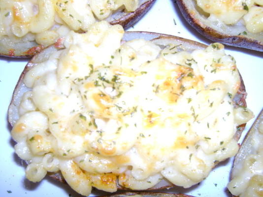 mac en kaas in een aardappel