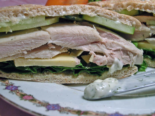 sandwiches met kalkoenkomkommer en dille