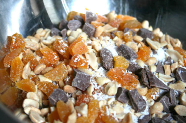 amandel-, abrikozen- en witte chocolade decadentiebars (koekjesmix)