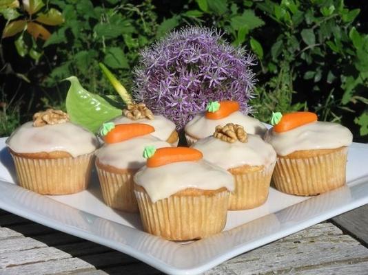wortel gember cupcakes met gekruide roomkaas frosting