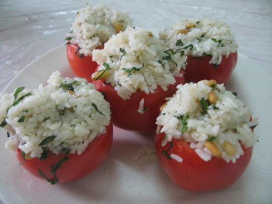 pijnboompitten gevuld basilicum tomaten