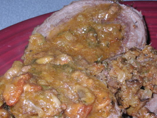 rostbraten mit pilzfulle (rundvlees gebraden met paddenstoelenvulling)