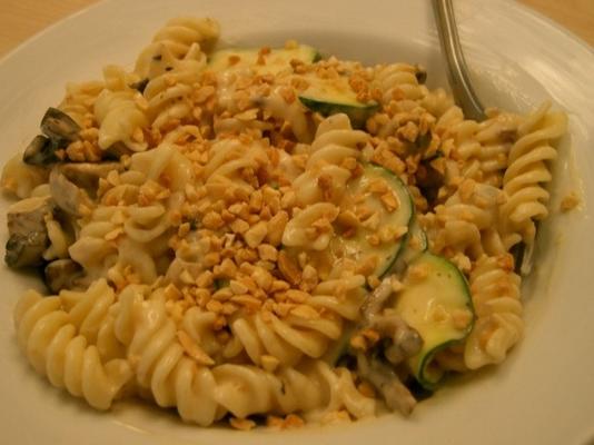 macaroni en courgette salade