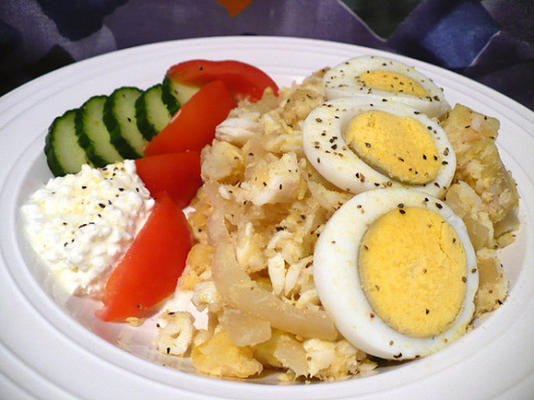 bacalhau andagrave; Gomes de Sandaacute; / kabeljauw en aardappel cape verd