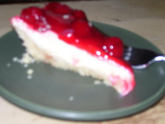 amandelcrusted cherry cream pie