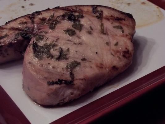 gemarineerde zwaardvis met citrusvruchten