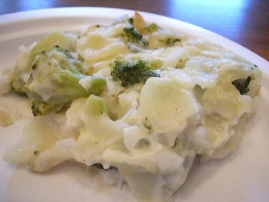 geschulpte aardappelen en broccoli