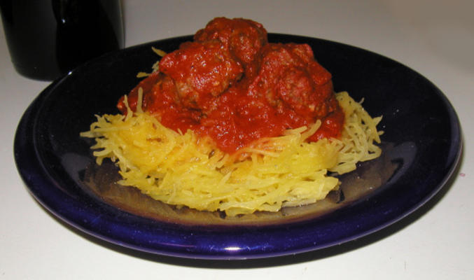 spaghetti squash met gehaktballen en cabernet Marinara saus