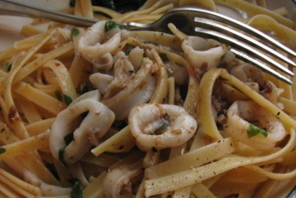 linguine met calamari en knoflook