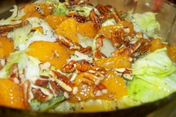 mandarijnensalade met warme maanzaaddressing