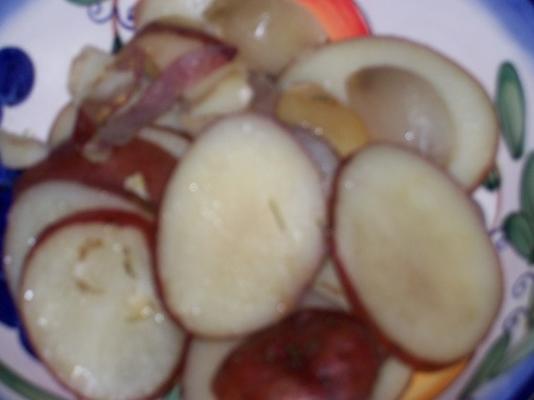 knoflook en rode aardappelen en papillote
