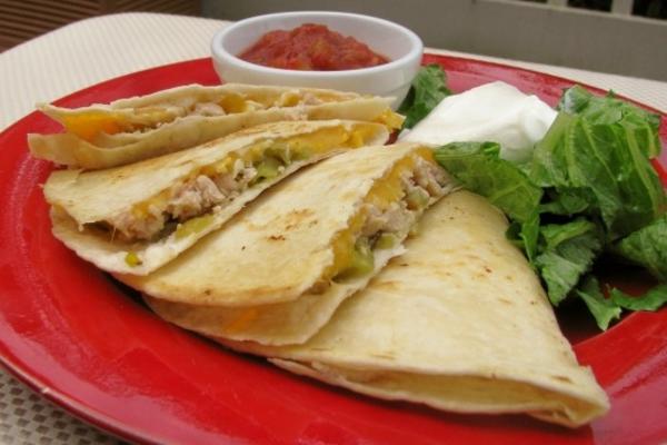 kip-Chili quesadilla's