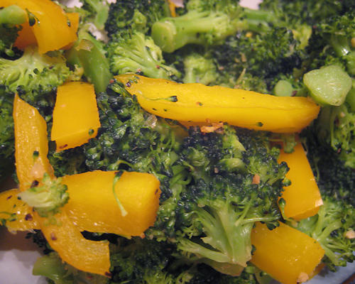 gerijpte gele peper en broccoli