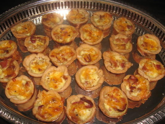 miniatuur spek-kaas quiche