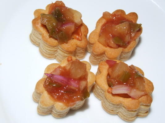 kip vol-au-vents met zoetzure salsa