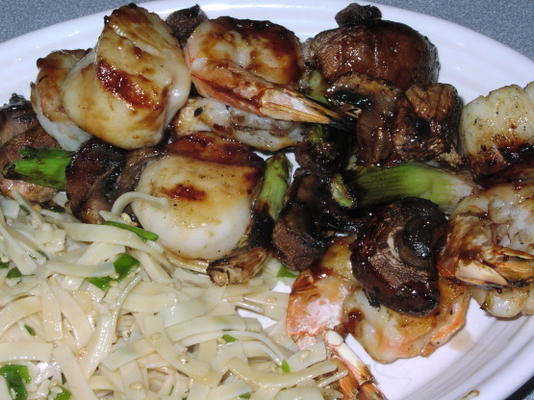 teriyaki-garnalen en sint-jakobsschelpen