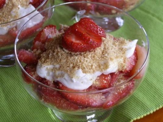 instant aardbeien cheesecake parfait