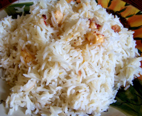 rokerige oranje rijst - rijstkoker