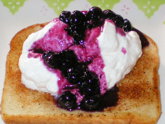 brood beignets met vla en bosbessen