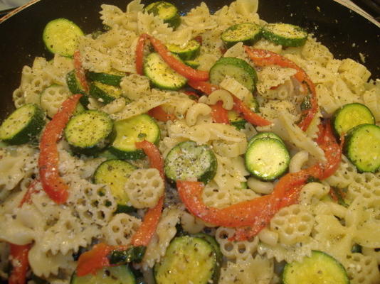 courgette peper basilicum pasta toss