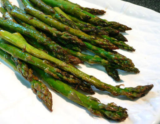 gegrilde asperges met citroen en munt