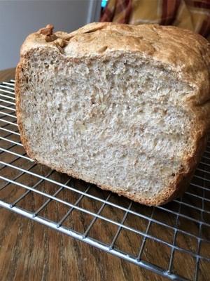 amandelhoning - volkoren brood (recept van 1 1/2 pond)