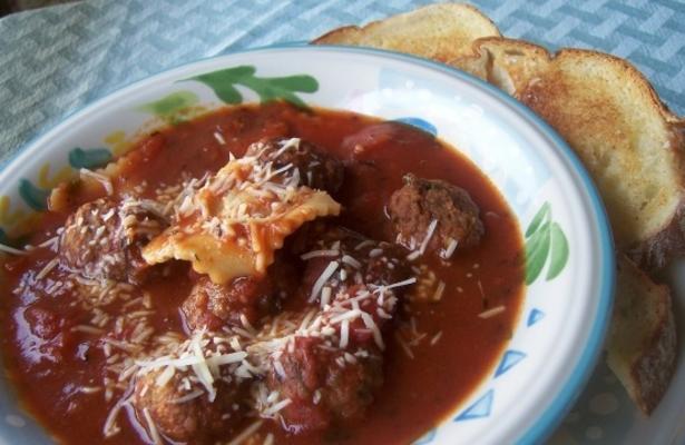gehaktbal en ravioli soep