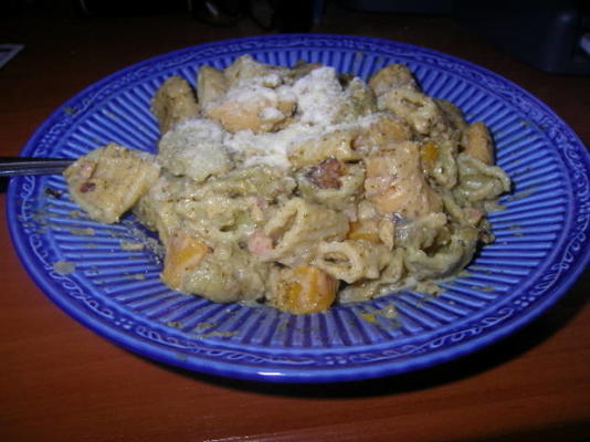 pasta met pompoen en pesto