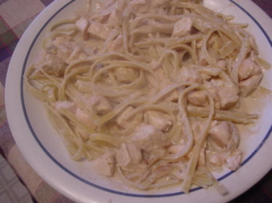 kippenfettuccine in bourbonsaus