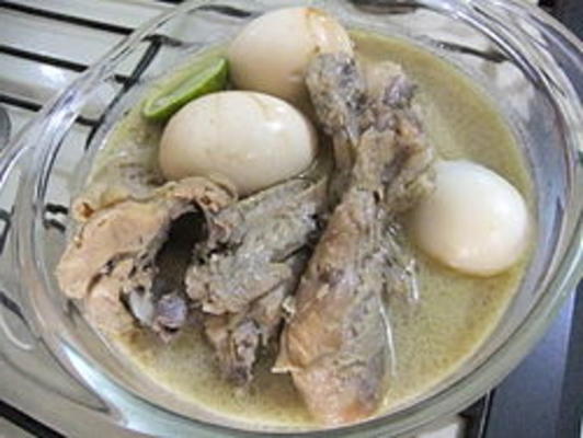 Indonesische kip in kokos jus (opor ayam)