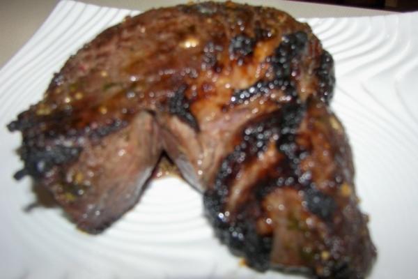gemarineerde steak van basilicum