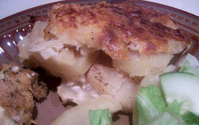 blauwe kaas en cheddar gegratineerde aardappelen
