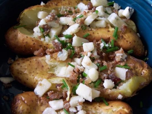 blauwe kaas gevuld fingerling aardappelen