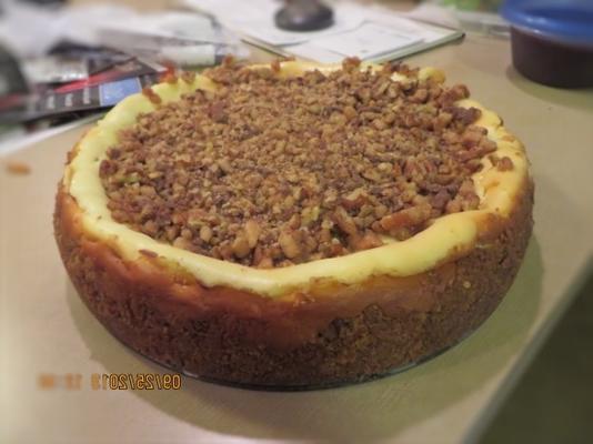 praline cheesecake met warme toffees karamelsaus