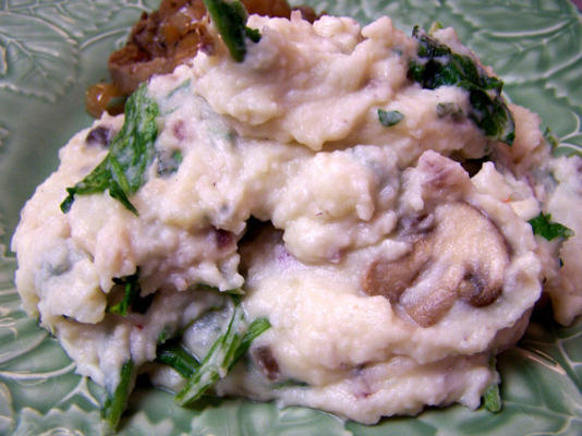 knoflook aardappelpuree met champignons en rucola (raket)