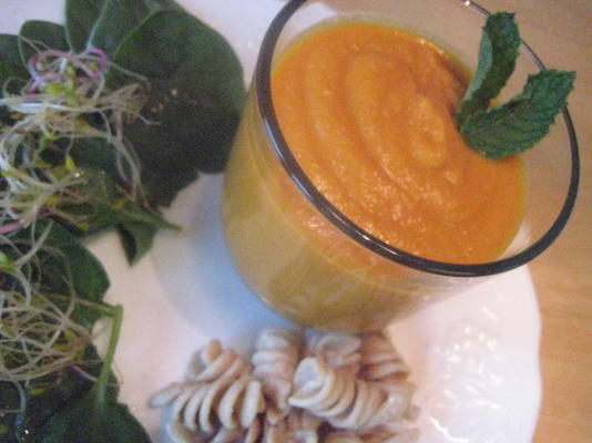 romige thaise wortelsoep (veganistisch)