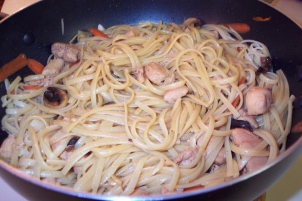 gemakkelijke kip teriyaki met linguine