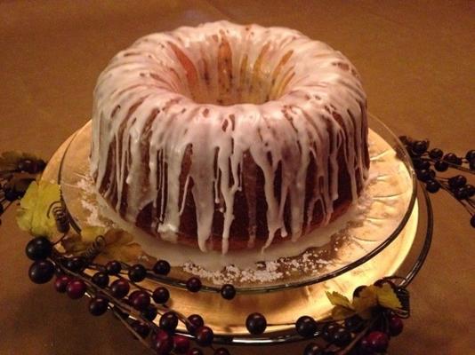 bourbon-pecan pond cake