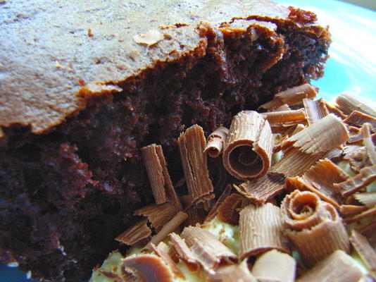 geglaceerde chocolade-zure roomcake